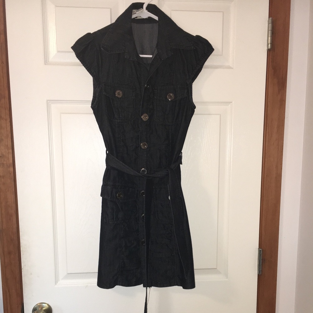 Button up jean dress. Dark blue/black color